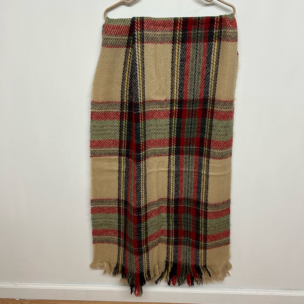 NEW IN BOX! SIMPLY NOELLE.Beige Plaid Fringe scarf